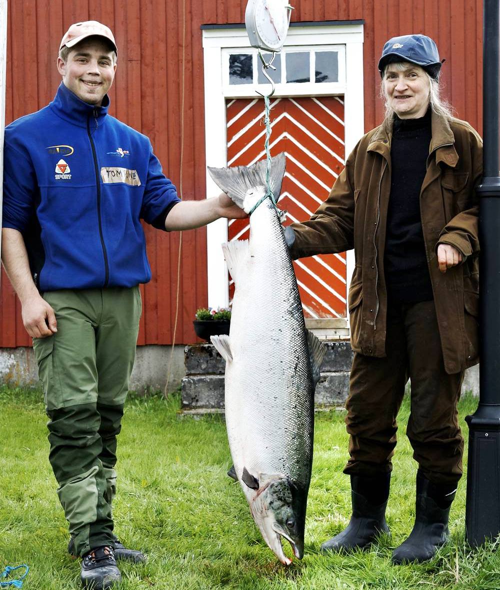 Jenta fra Femunden tok den første 20 kilos-laksen